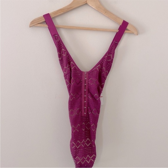 New Intimately Free People Thank You Never Lace Thong Bodysuit Magenta Size XS - Picture 3 of 16